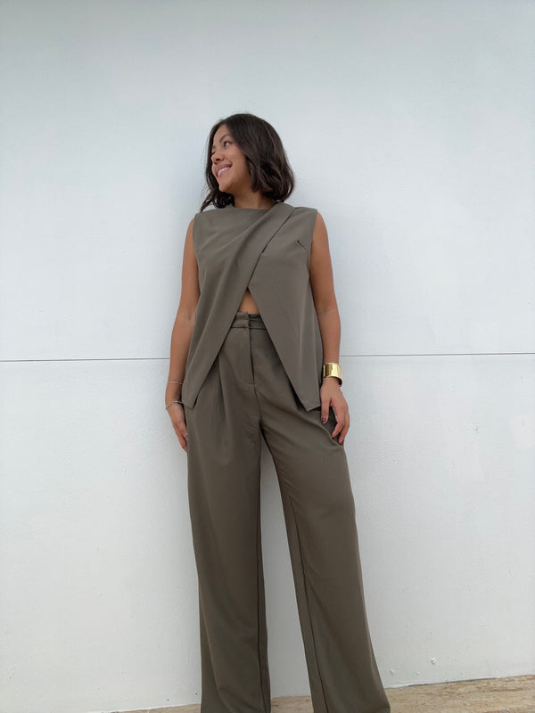 Overlap Detailed Woven Top With Pleated Straight Trousers Set