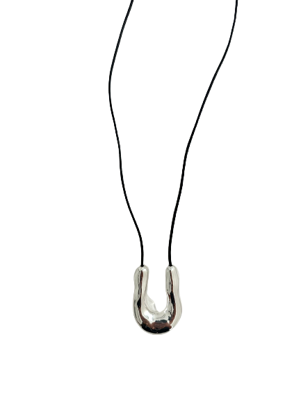 U shape horseshoe pendant necklace